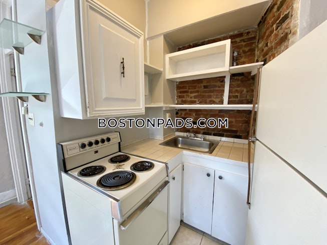 Boston - $2,000 /mo