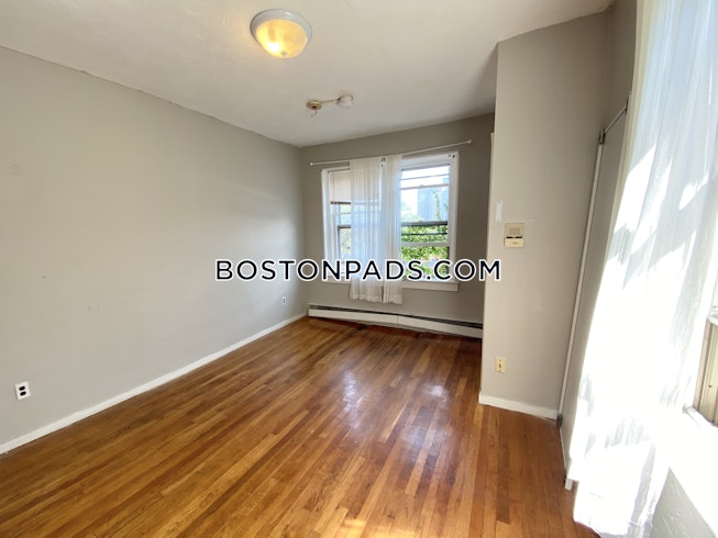 Boston - $2,000 /mo