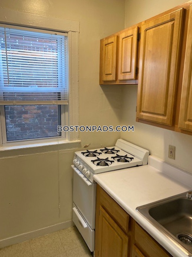 Boston - $2,500 /mo