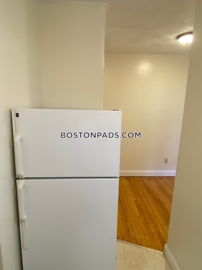 Boston - $2,500 /mo