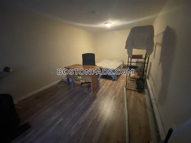 Boston - $4,895 /mo