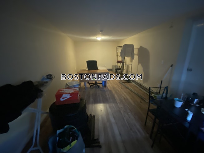 Boston - $4,895 /mo