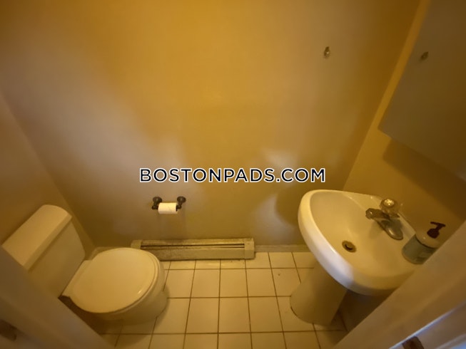 Boston - $4,895 /mo