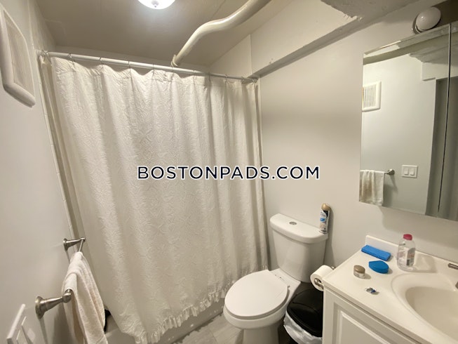 Boston - $3,300 /mo