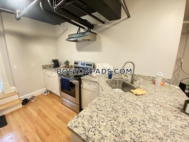 Boston - $3,300 /mo