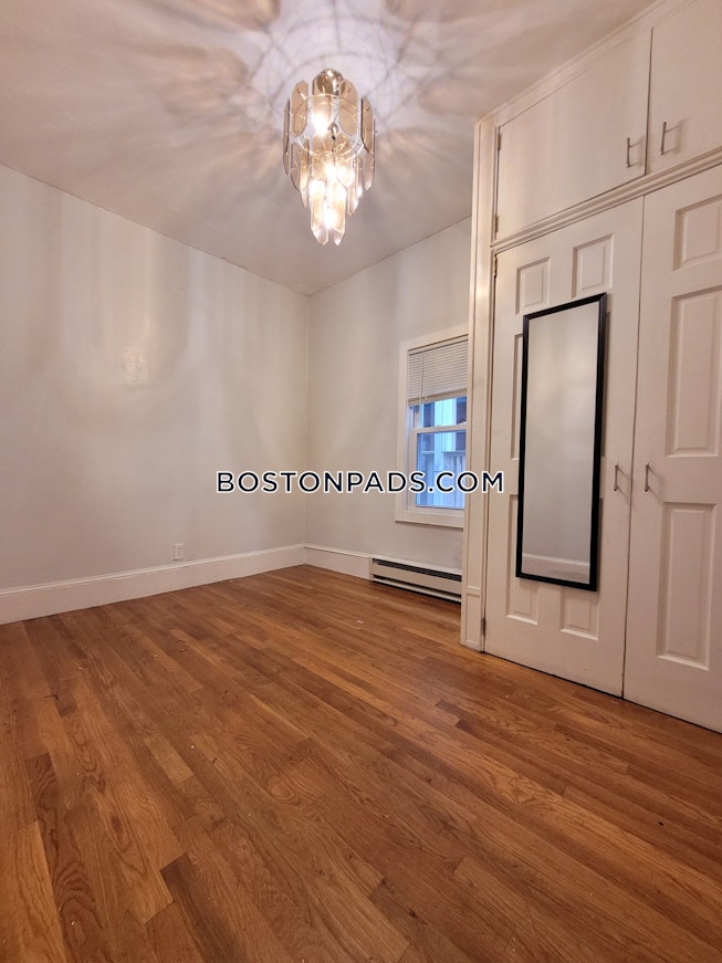 Boston - $3,260 /mo