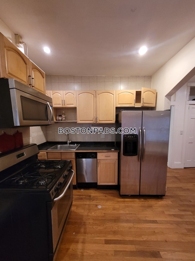 Boston - $3,260 /mo