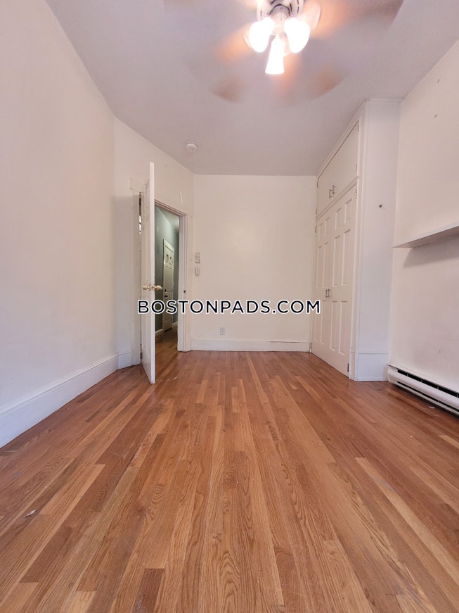 Boston - $3,260 /mo