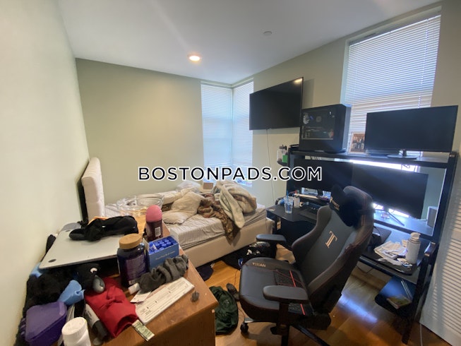 Boston - $3,100 /mo