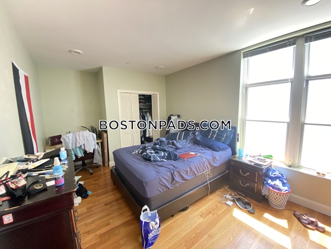 Boston - $3,100 /mo