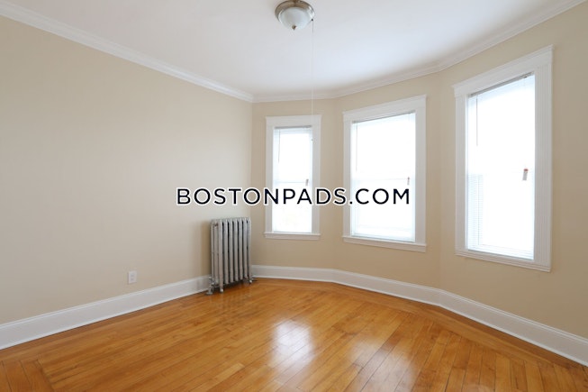 Boston - $4,100 /mo