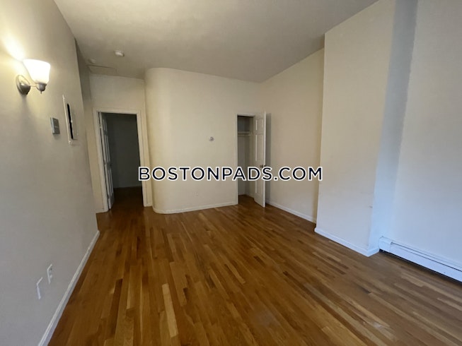 Boston - $2,450 /mo