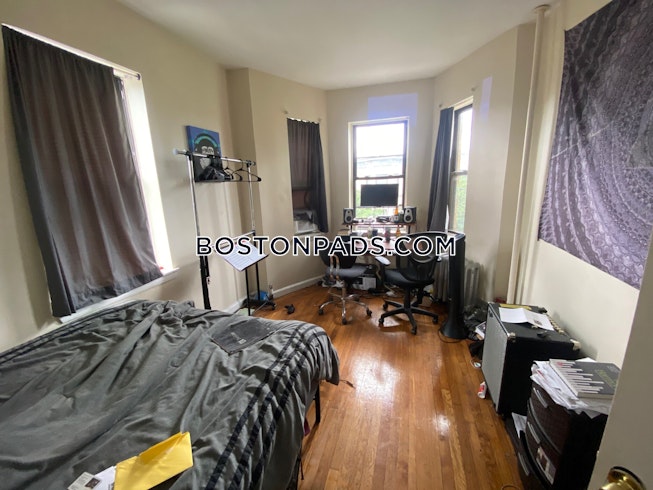 Boston - $4,200 /mo