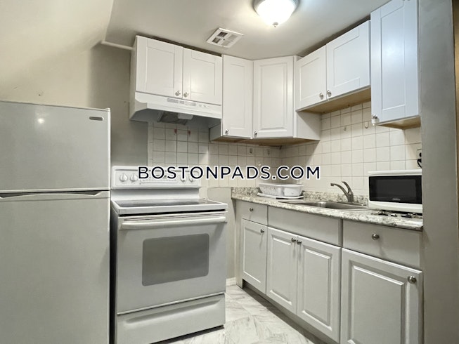 Boston - $3,200 /mo