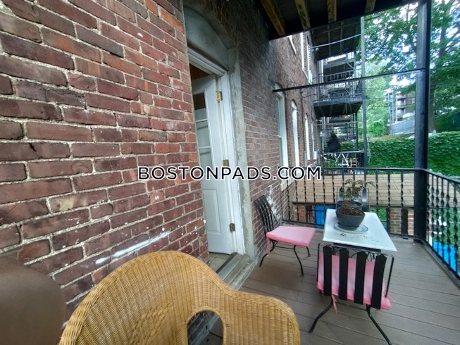 Boston - $2,700 /mo