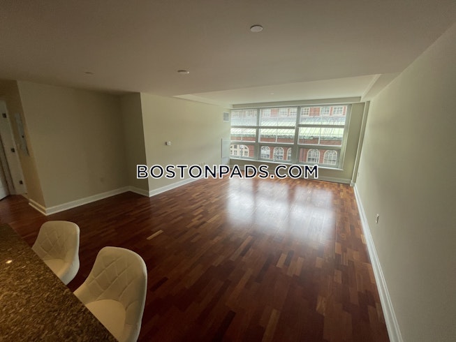 Boston - $3,109 /mo