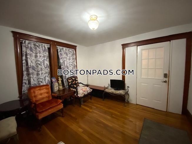 Boston - $2,100 /mo