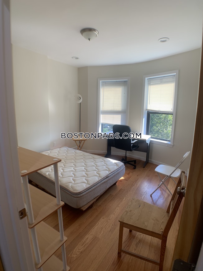 Boston - $5,300 /mo