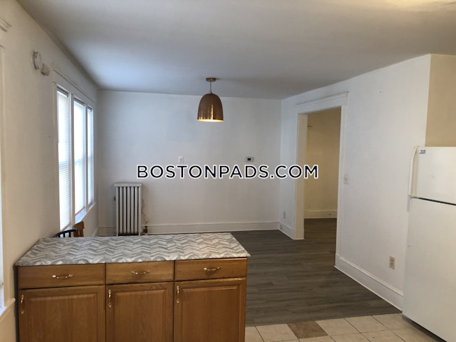 Boston - $2,600 /mo