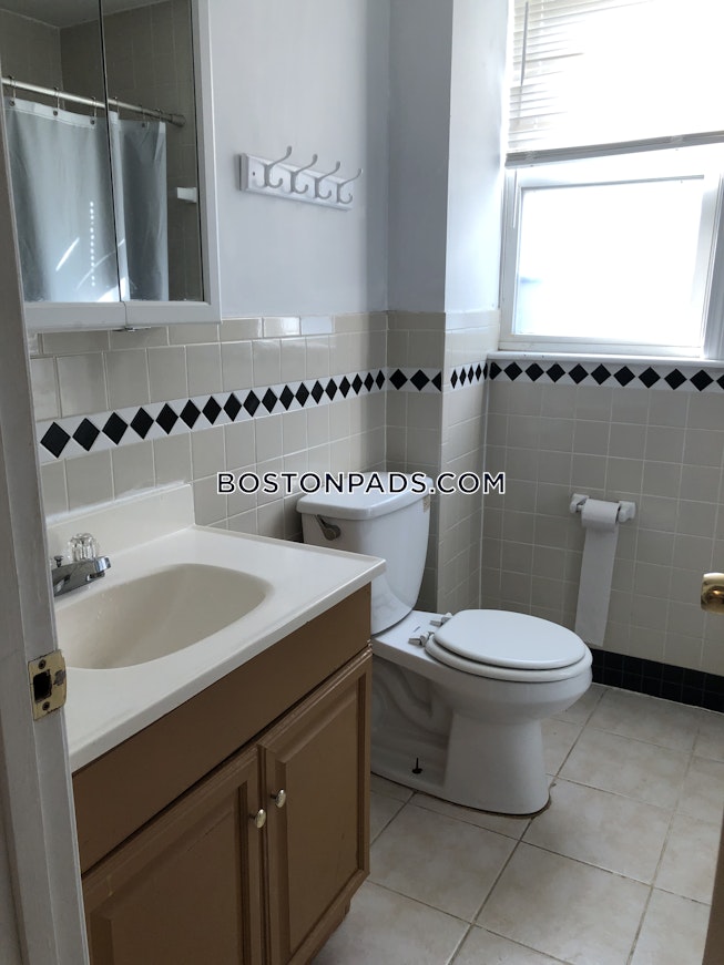 Boston - $2,600 /mo