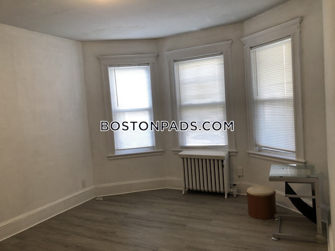 Boston - $2,600 /mo