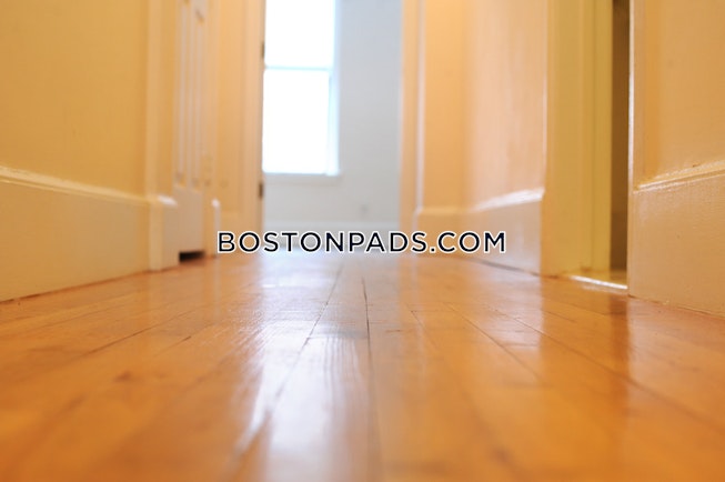 Boston - $4,400 /mo