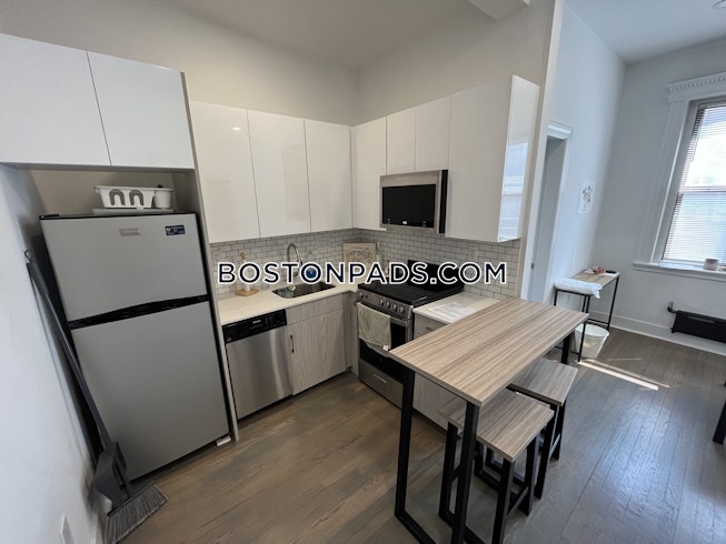 Boston - $2,700 /mo