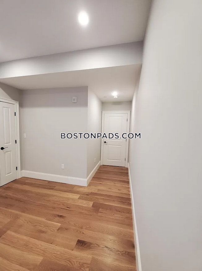 Boston - $4,600 /mo