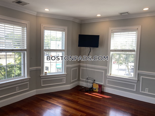 Boston - $3,200 /mo