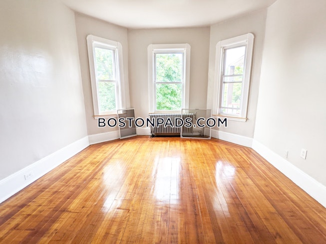 Boston - $2,700 /mo