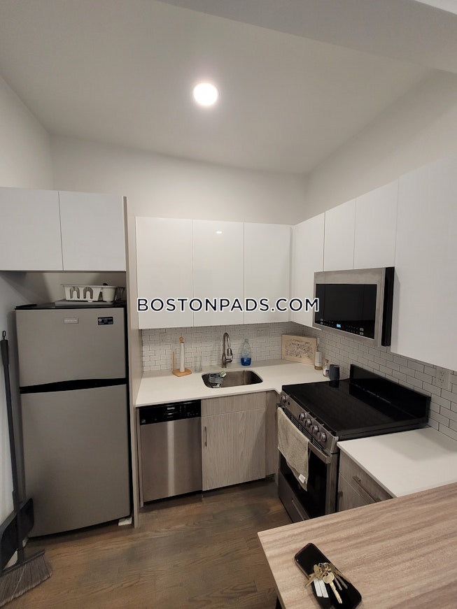 Boston - $2,700 /mo