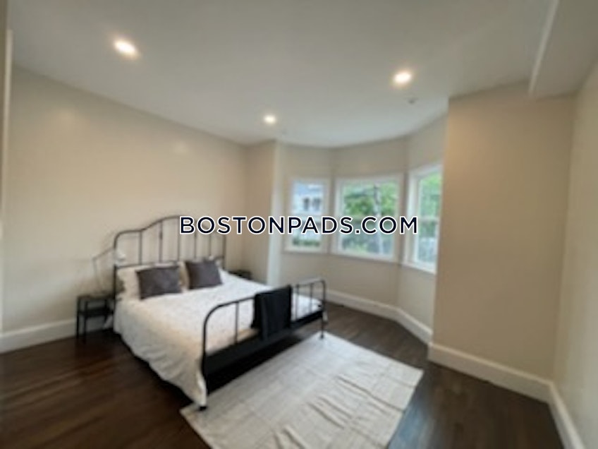 Boston - $5,200 /month