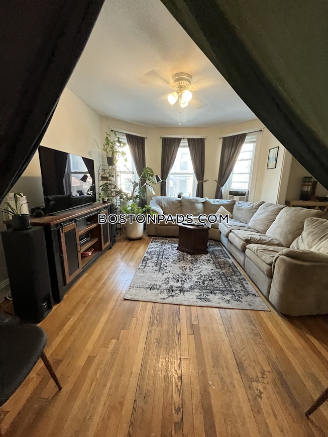 Boston - $3,600 /mo