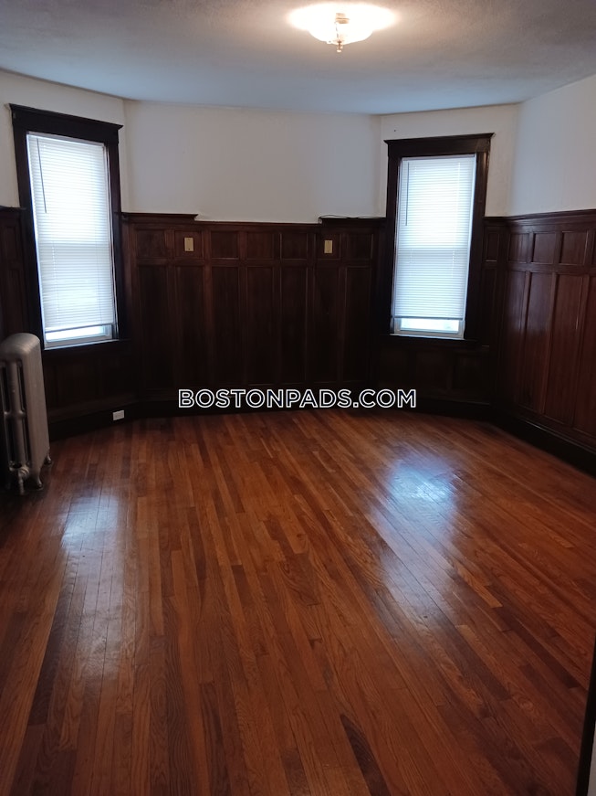 Boston - $3,300 /mo