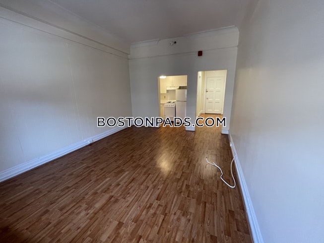 Boston - $2,450 /mo