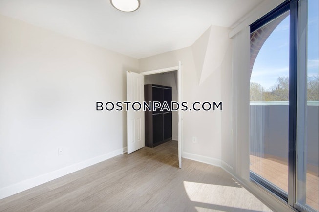 Boston - $5,737 /mo