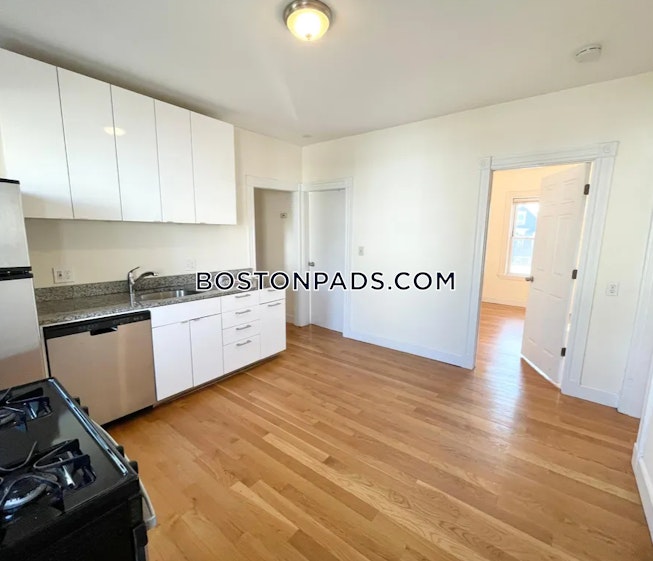 Boston - $3,600 /mo