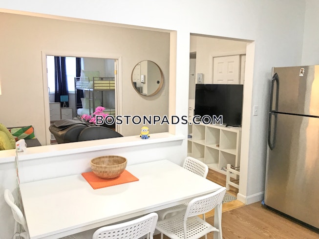 Boston - $3,900 /mo