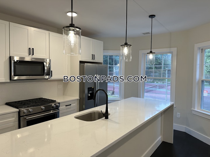 Grampian Way. Boston picture 16