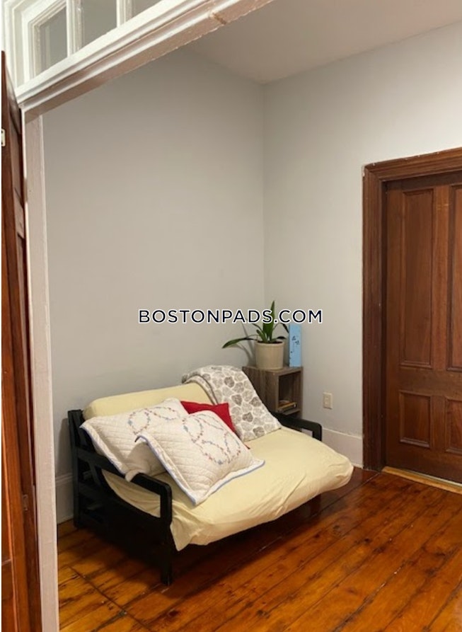 Boston - $2,200 /mo