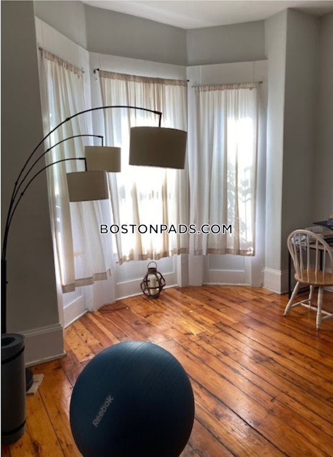 Boston - $2,200 /mo