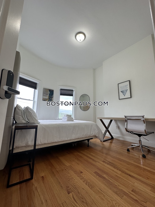 Boston - $6,150 /mo