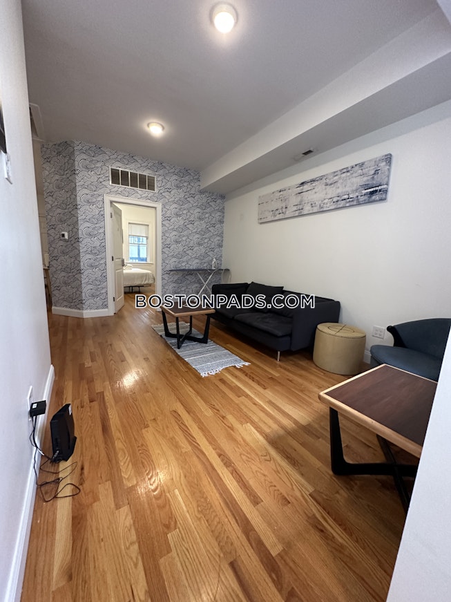 Boston - $6,150 /mo