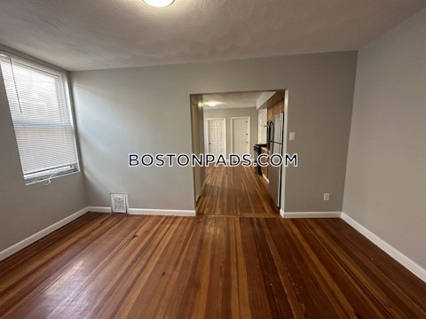 Saratoga St. Boston photo 9