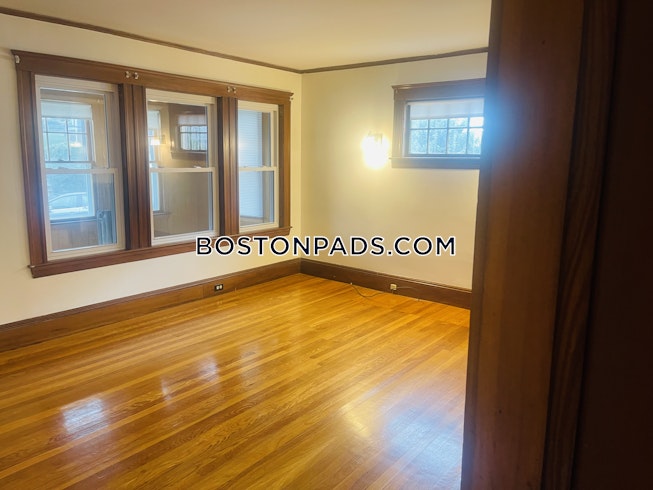 Boston - $2,700 /mo