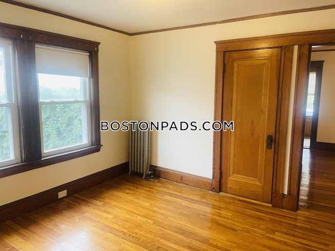 Boston - $2,700 /mo