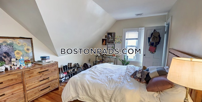 Boston - $4,550 /mo