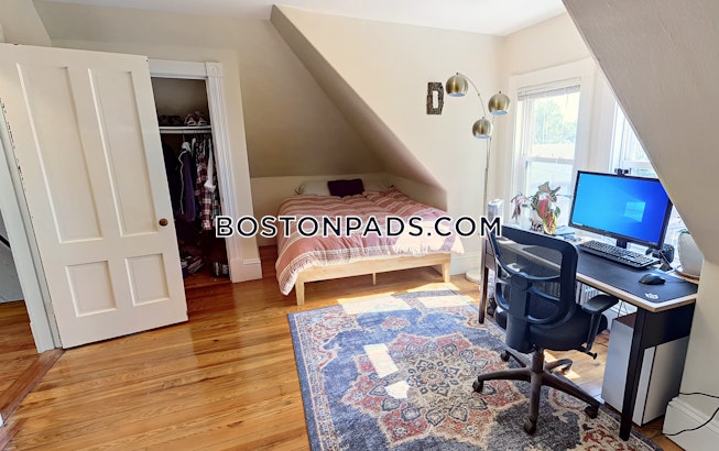 Boston - $4,550 /mo