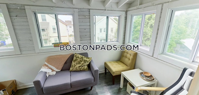 Boston - $4,550 /mo