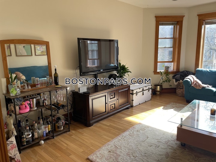 brookline-apartment-for-rent-3-bedrooms-2-baths-coolidge-corner-5500-4888189 